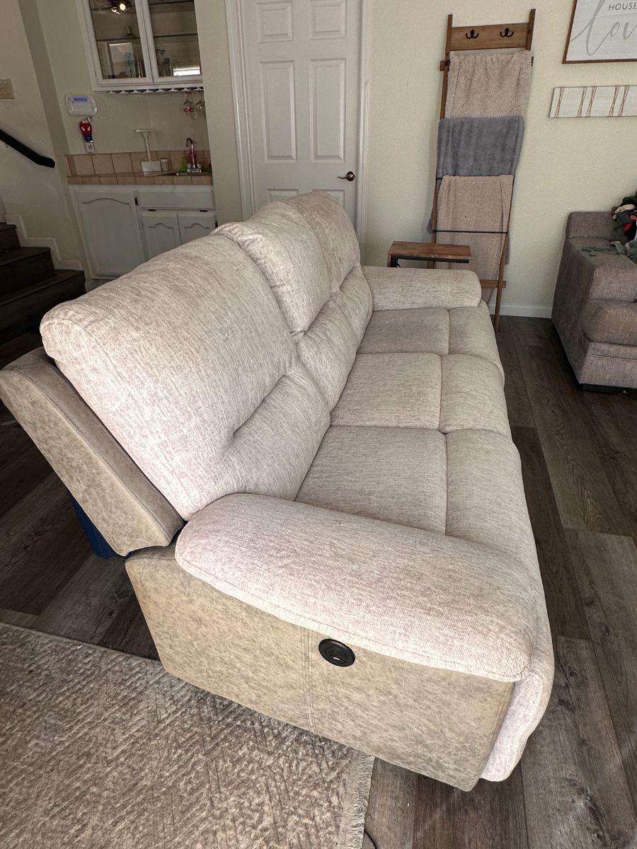 Estate Sale on Elk Grove, Elk Grove CA — Elk Grove, CA Estate Sale by Heirloom Estate Solutions