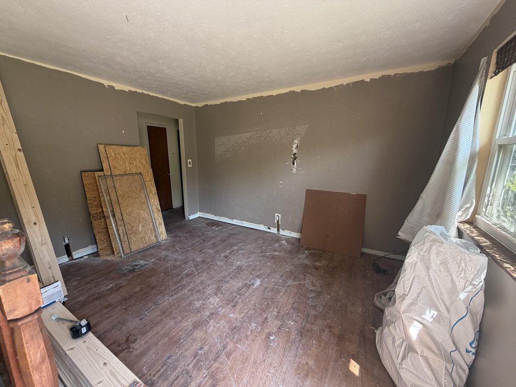 Estate Sale on Cantley Drive, Charleston WV — Charleston, WV Online Auction by Joe R. Pyle Complete Auction & Realty Service - St. Albans
