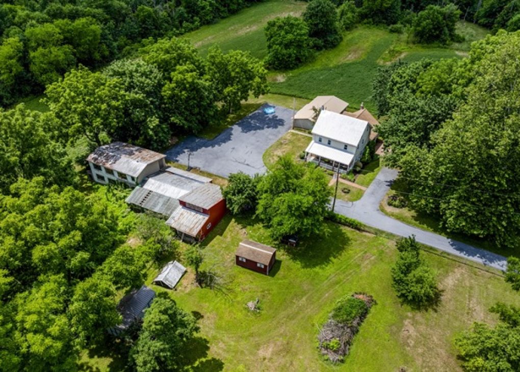 Estate Sale on South 6th Street, Denver PA — Denver, PA Sale by Kline, Kreider & Good Auctioneers, LLC