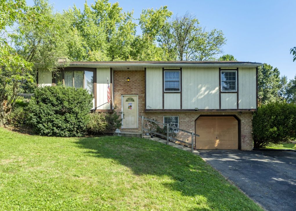 Estate Sale on Terrace Avenue, Mount Joy, PA — Mount Joy, PA Sale by Kline, Kreider & Good Auctioneers, LLC, photo 1