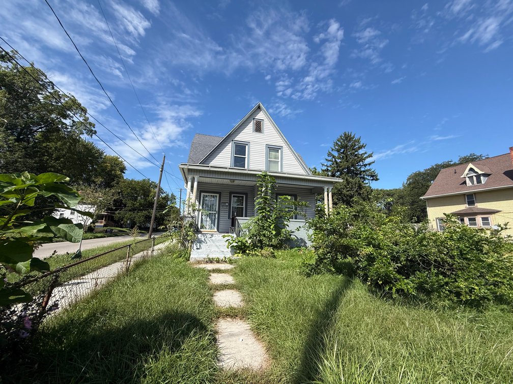 Estate Sale on South Avenue, Toledo OH — Toledo, OH Sale by Amlin Auction