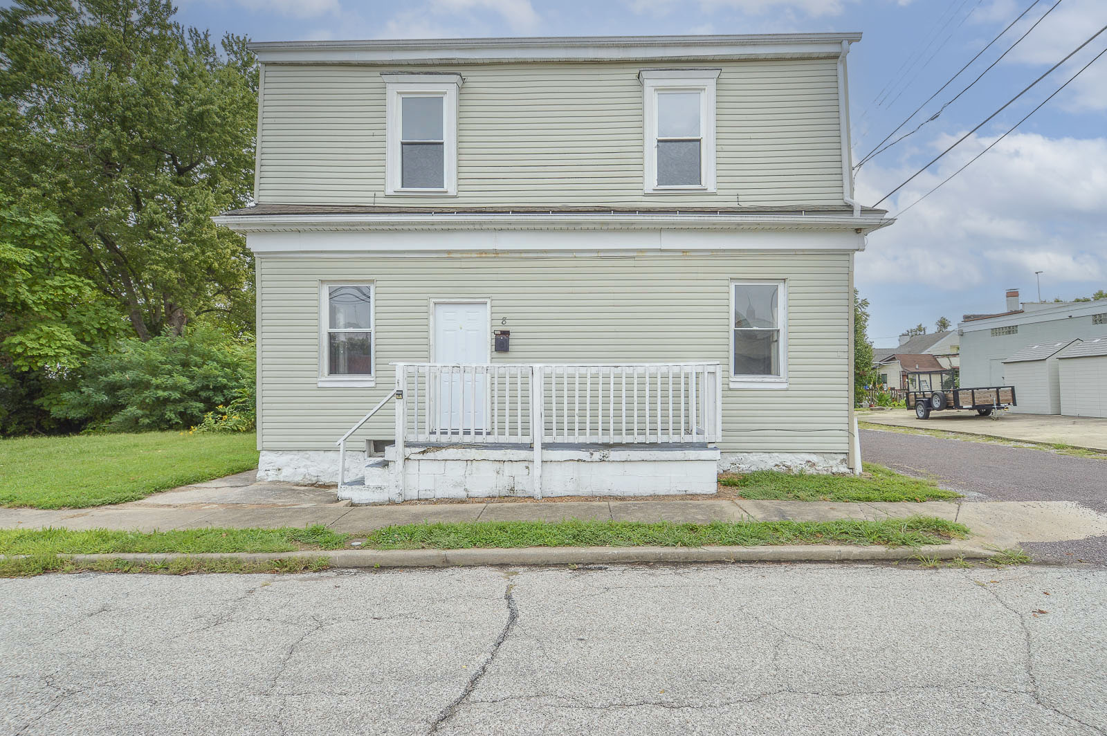 Estate Sale on North 16th Street, Belleville IL — Belleville, IL Online Auction by Adam's Auction & Real Estate Services, Inc.