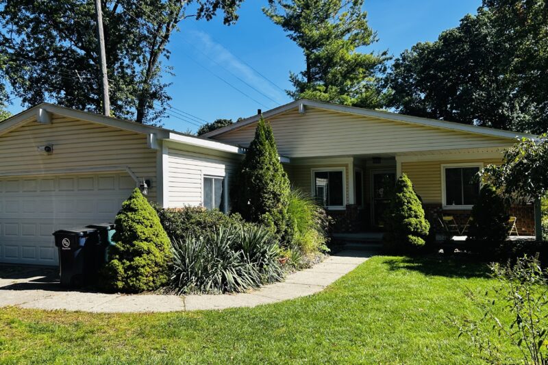 Estate Sale on Royal Oak, Royal Oak MI — Curated Home Decor, Costume Jewelry, Women’s Clothing & More Royal Oak MI Estate Sale