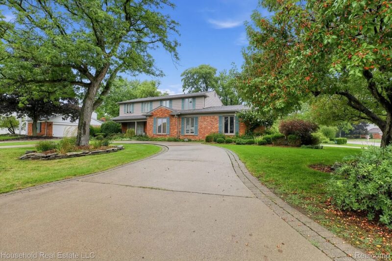 Estate Sale on Farmington Hills, Farmington Hills MI — Art, High End Home Decor, Garden Art & More Farmington Hills MI Estate Sale