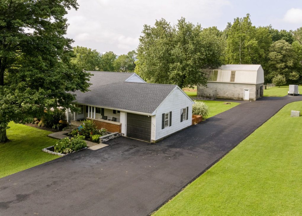 Estate Sale on Bridgeville Road, East Earl PA — East Earl, PA Sale by Kline, Kreider & Good Auctioneers, LLC